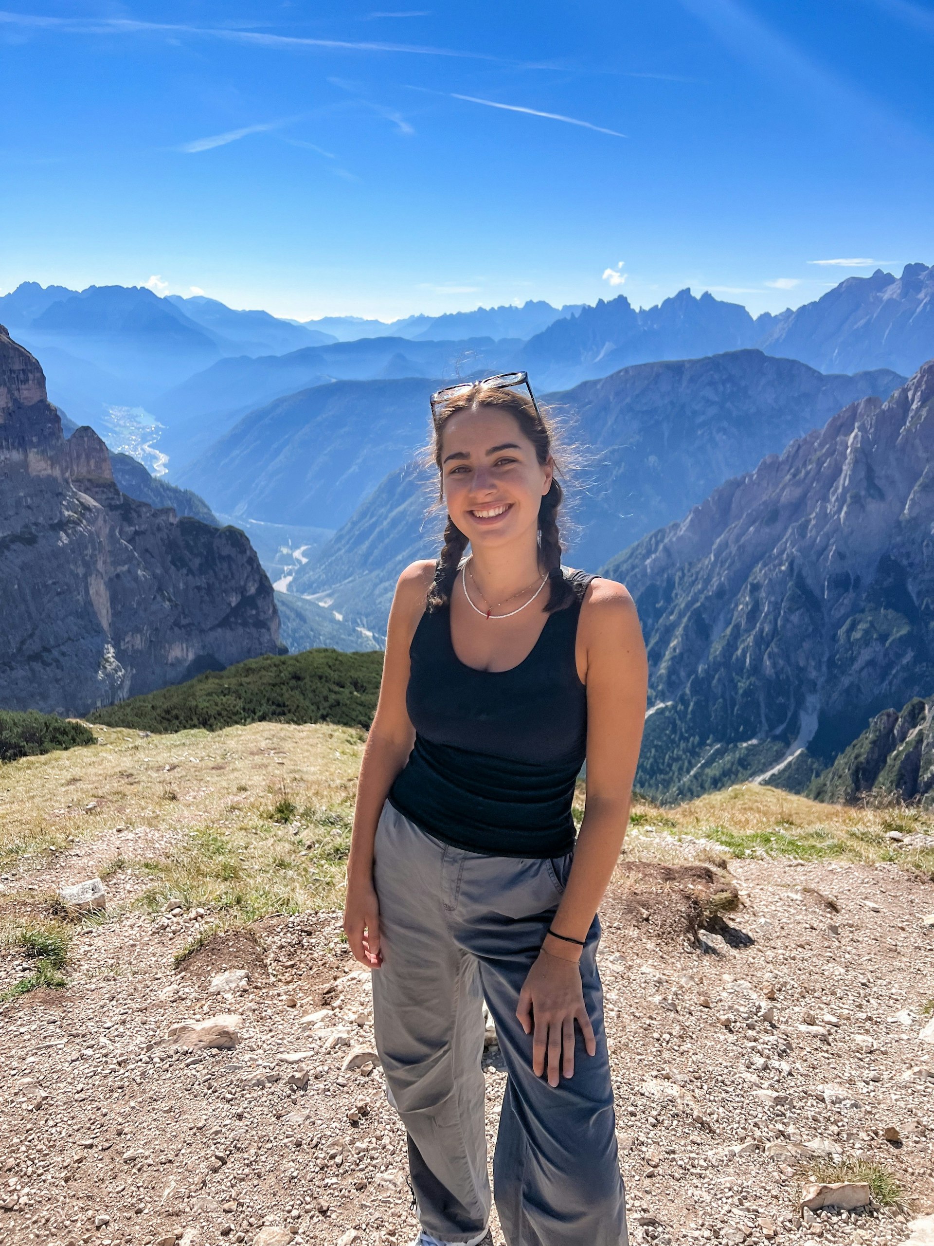 Mireia with a huge smile in front of a spectacular mountain view. 